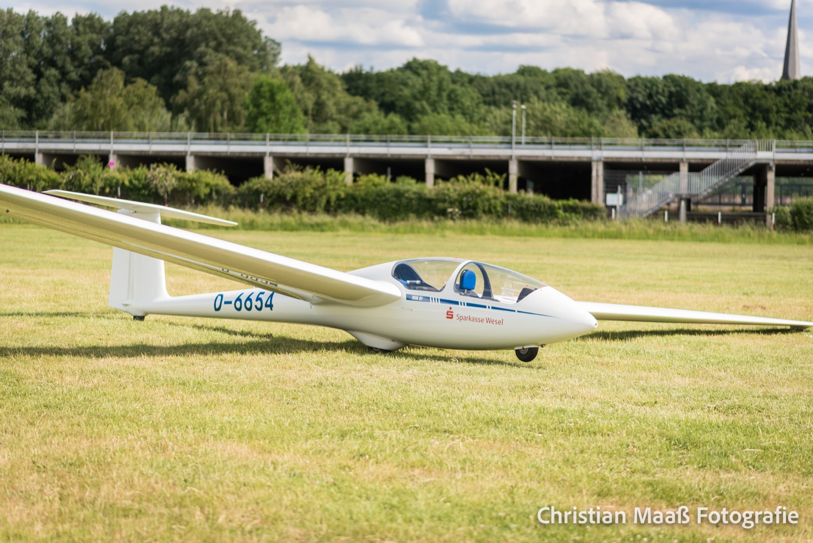 Segelflugzeug auf dem Flugplatz Wesel-Römerwardt