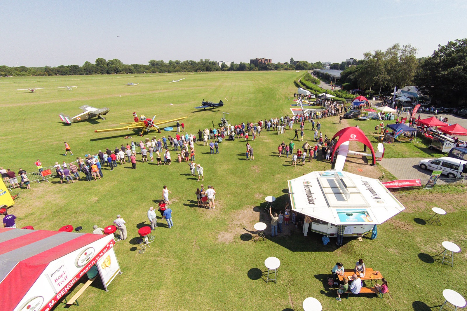 Blick über einen Flugtag am Flugplatz Wesel